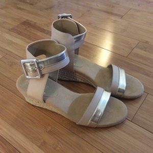 ❗️MOVING SALE❗️NWOT Aerosoles Heelrest Wedges